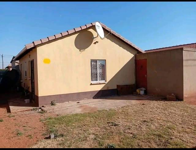 5 BEDROOM HOUSE FOR SALE IN PROTEA GLEN